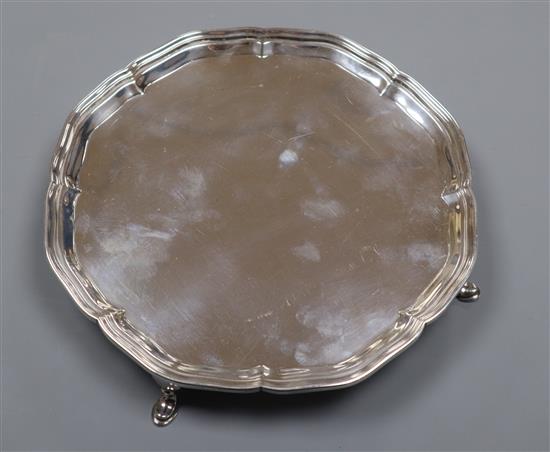 A George V silver waiter, Sheffield, 1927, 12 oz.